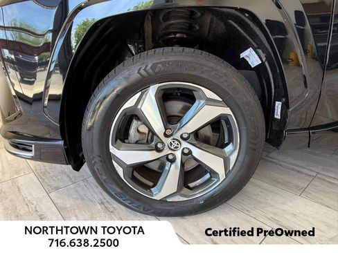 Used 2021 Toyota RAV4 SE w/ Weather & Moonroof Package AWD/4WD image 25