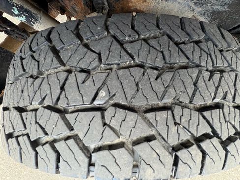 Used 2005 Chevrolet Avalanche Z71 w/ Preferred Equipment Group AWD/4WD image 15