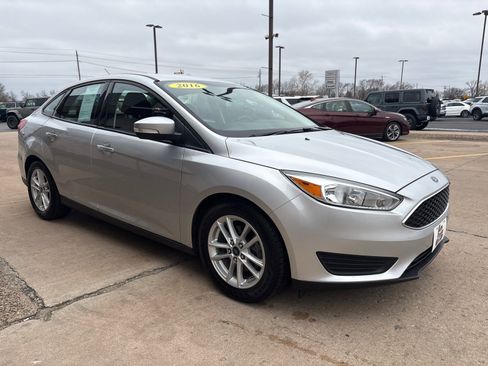 Used 2016 Ford Focus SE image 7