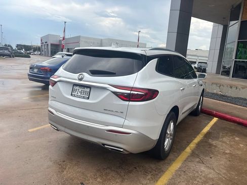 Used 2018 Buick Enclave Premium FWD image 2