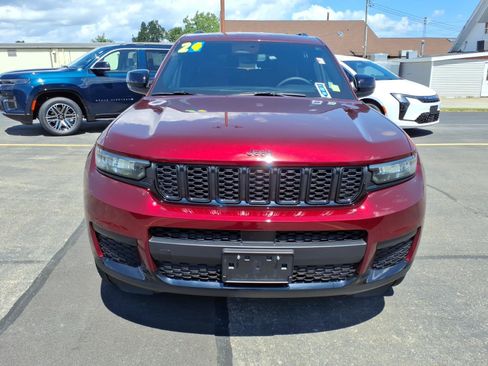 Used 2024 Jeep Grand Cherokee L Laredo AWD/4WD image 2