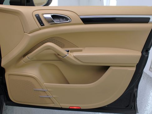 Used 2012 Porsche Cayenne image 53