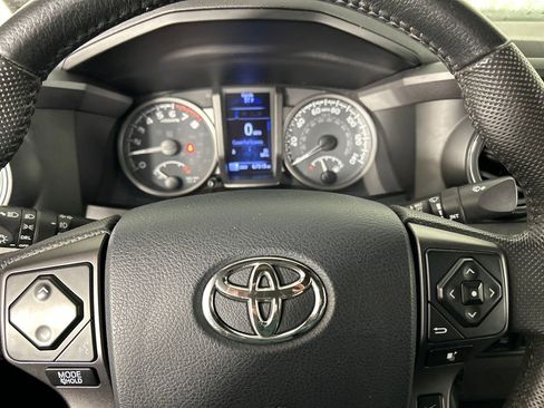 Used 2020 Toyota Tacoma TRD Sport w/ Technology Package AWD/4WD image 15