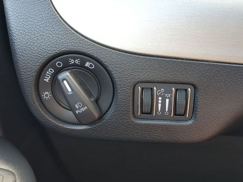 Used 2019 Dodge Grand Caravan GT FWD image 16