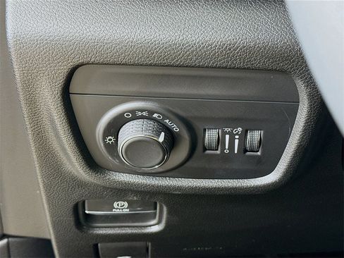 Used 2023 Jeep Grand Cherokee L Laredo image 14