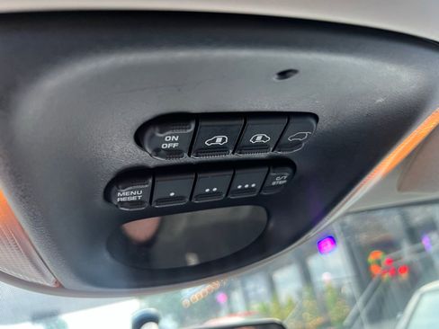 Used 2005 Dodge Grand Caravan SXT w/ Premium Group image 16