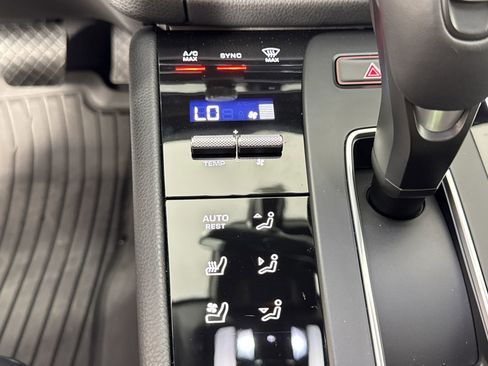 Certified 2026 Porsche Macan image 19