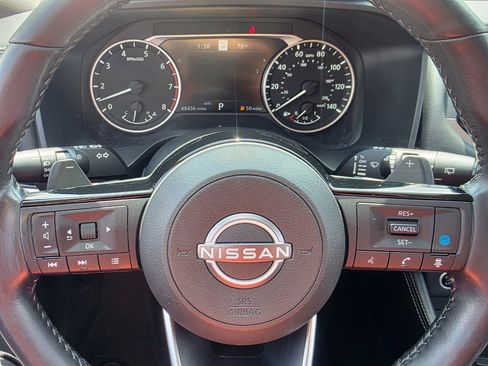 Used 2022 Nissan Rogue SL w/ SL Premium Package image 11