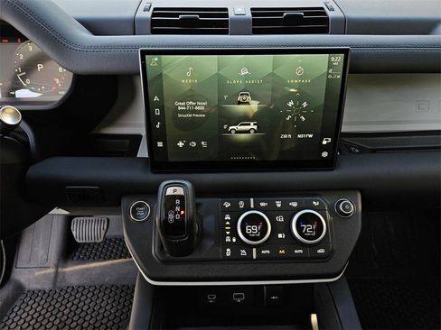 Used 2024 Land Rover Defender 110 SE image 15