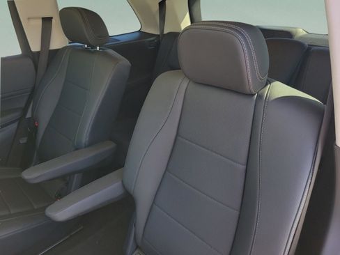 Certified 2026 Mercedes-Benz GLS 450 4MATIC image 9
