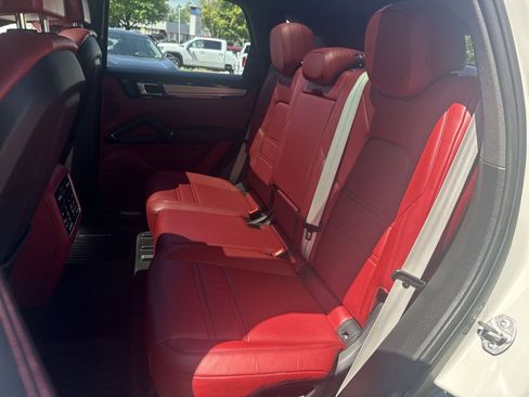 Used 2022 Porsche Cayenne Platinum Edition AWD/4WD image 22