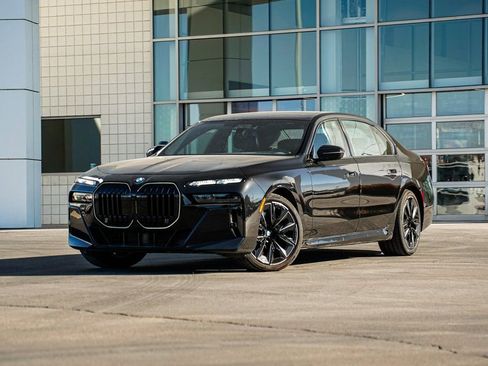 Used 2025 BMW 760i xDrive w/ Executive Package image 1