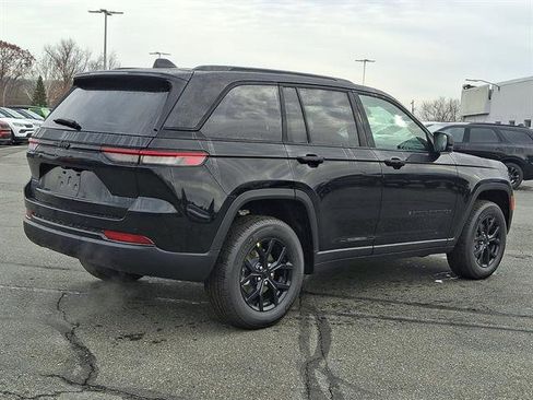 New 2025 Jeep Grand Cherokee Altitude image 4