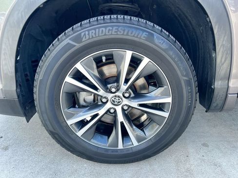 Used 2016 Toyota Highlander XLE FWD image 9