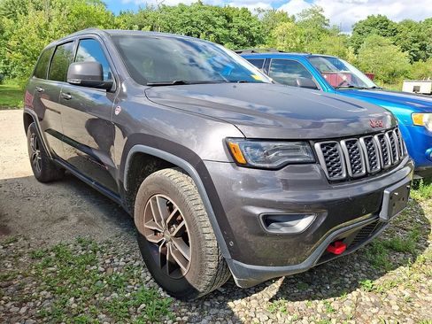 Used 2017 Jeep Grand Cherokee Trailhawk w/ Trailhawk Luxury Group AWD/4WD image 2