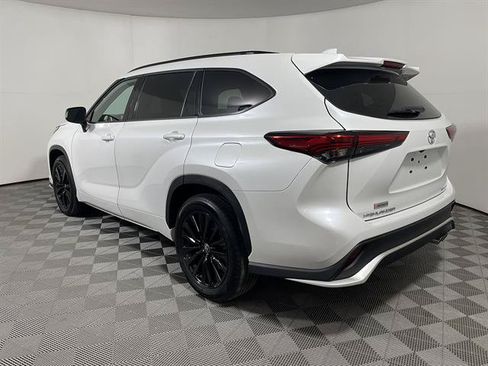 Used 2023 Toyota Highlander XSE AWD/4WD image 5