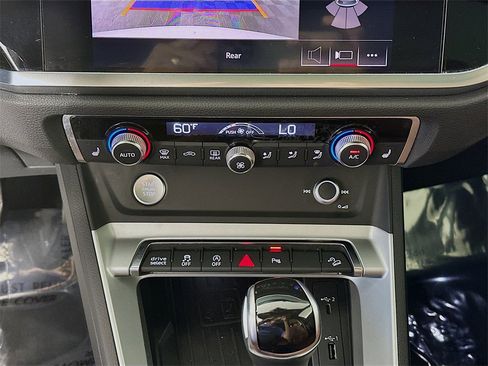 Used 2020 Audi Q3 2.0T Premium Plus w/ Premium Plus Package image 15