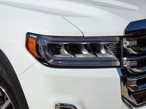 Used 2023 GMC Acadia SLT FWD image 24