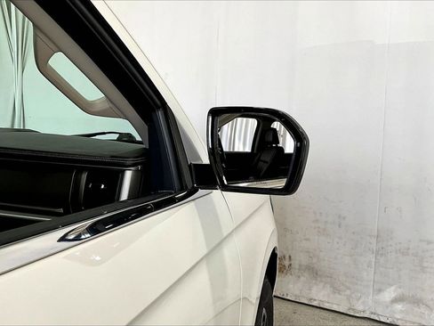 Used 2024 Ford Expedition XLT image 11