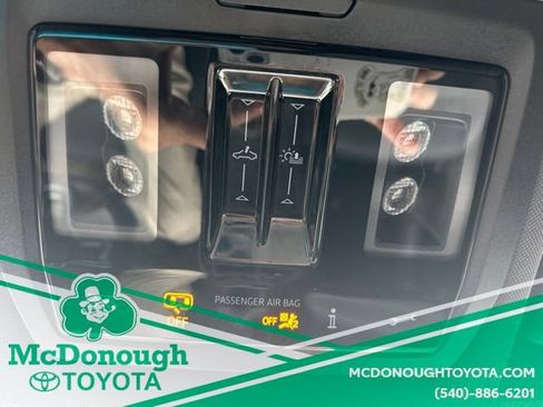 Used 2025 Volkswagen Tiguan SE R-Line AWD/4WD image 22