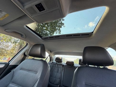 Used 2011 Volkswagen Jetta SEL FWD image 14