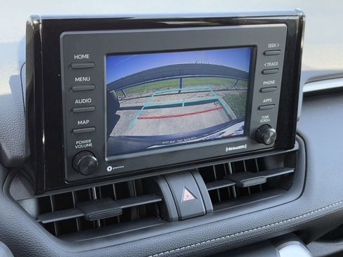 Used 2022 Toyota RAV4 LE image 20