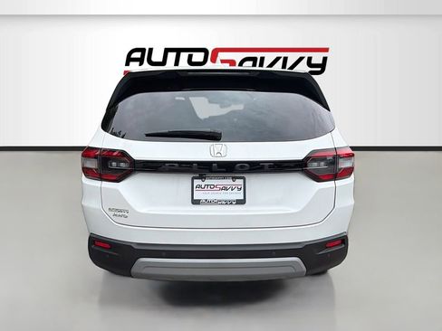 Used 2025 Honda Pilot EX-L image 6