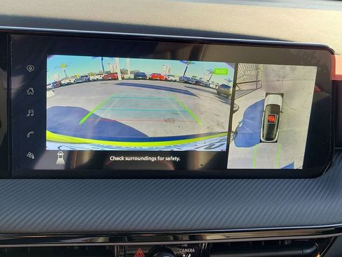 Used 2025 Nissan Kicks SR FWD image 10