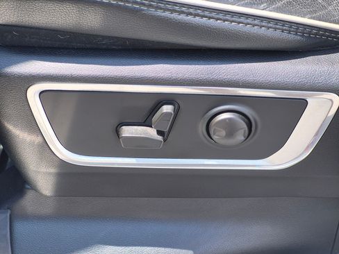 Used 2022 RAM 1500 Laramie AWD/4WD image 16