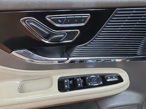 Used 2021 Lincoln Corsair Standard image 28