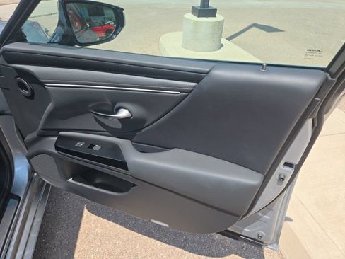 Used 2024 Lexus ES 350 w/ Accessory Package (Z1) FWD image 17