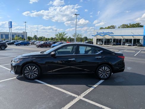 Used 2024 Nissan Altima 2.5 SV FWD image 6