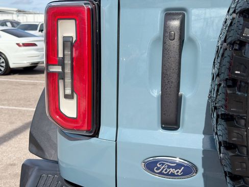 Used 2021 Ford Bronco Badlands image 10