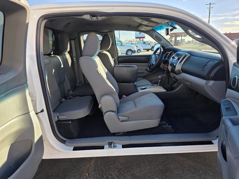 Used 2012 Toyota Tacoma 2WD Access Cab image 9