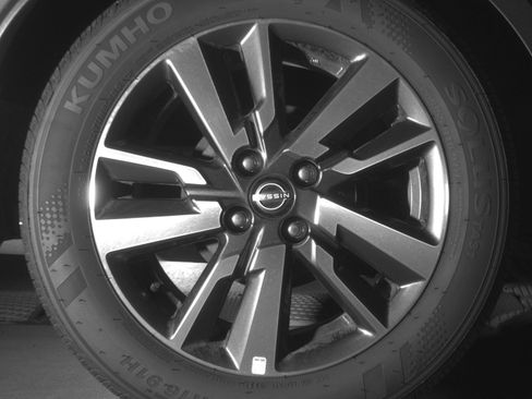 Used 2025 Nissan Versa SV image 15