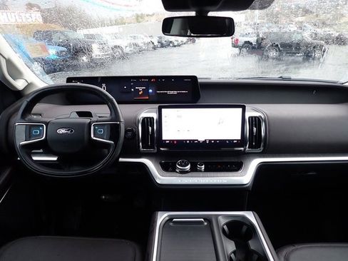 Certified 2025 Ford Expedition Max Platinum w/ Platinum Ultimate Package image 21