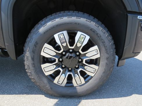 New 2025 GMC Sierra 2500 Denali w/ Denali Reserve Package image 12