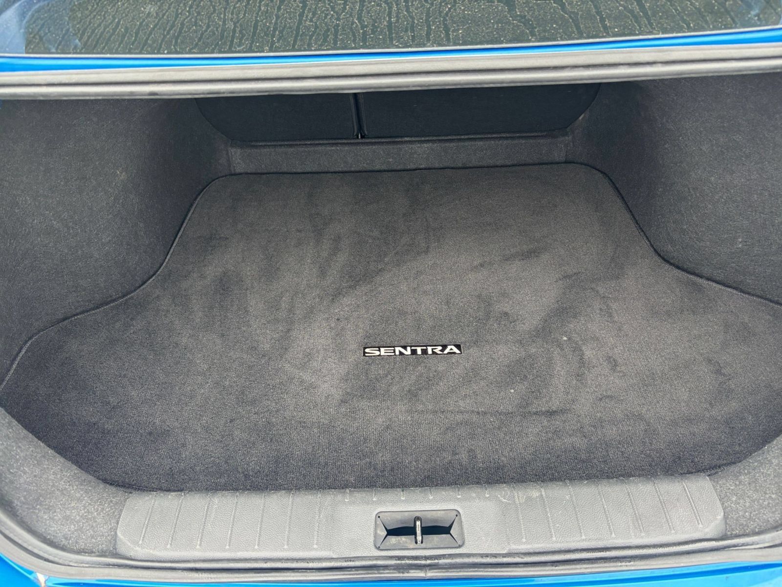 Used 2025 Nissan Sentra SV FWD image 28