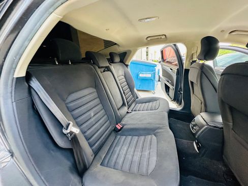 Used 2017 Ford Fusion SE FWD image 19
