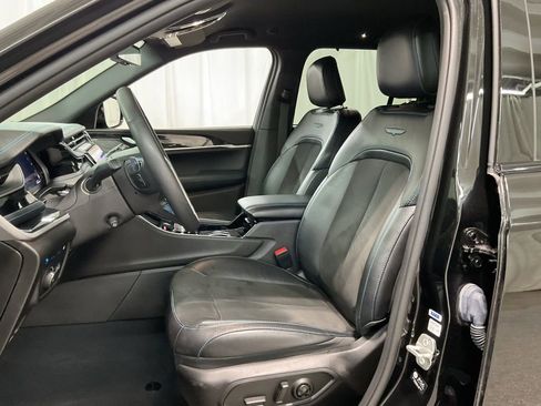 Used 2023 Jeep Grand Cherokee Trailhawk w/ Luxury Tech Group III image 19