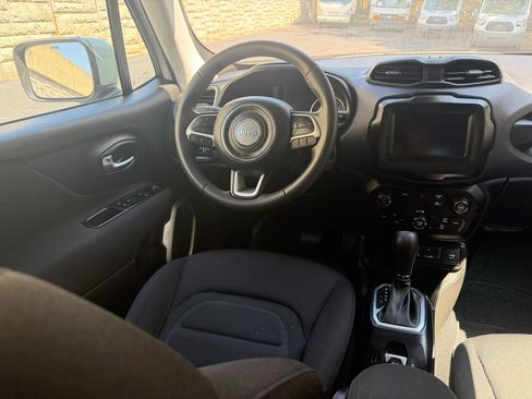 Used 2021 Jeep Renegade Latitude FWD image 12