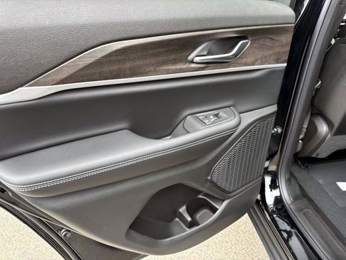 New 2025 Jeep Grand Cherokee Limited image 8