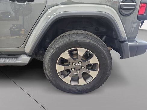 Used 2018 Jeep Wrangler Unlimited Sahara w/ Uconnect 4C Nav & Sound Group AWD/4WD image 15