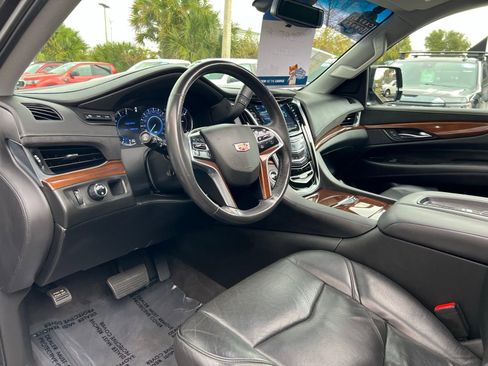 Used 2020 Cadillac Escalade ESV Luxury w/ Escalade Sport Edition image 34