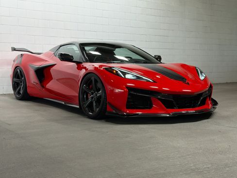 Used 2024 Chevrolet Corvette Z06 w/ Z07 Performance Package RWD image 6