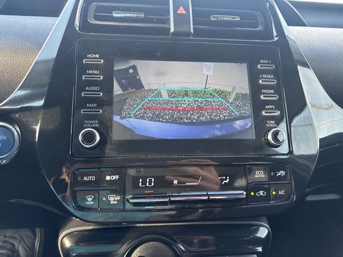 Used 2020 Toyota Prius LE image 21