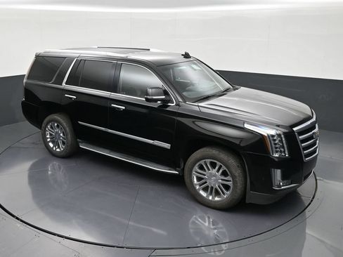 Used 2020 Cadillac Escalade 2WD image 18