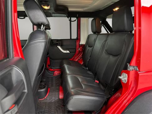 Used 2016 Jeep Wrangler Unlimited Rubicon w/ Connectivity Group AWD/4WD image 10