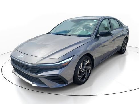 Used 2025 Hyundai Elantra Sport FWD image 4