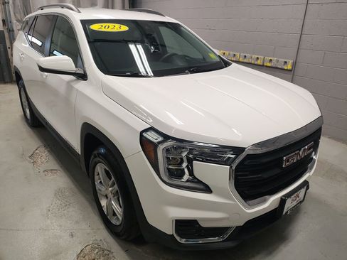 Used 2023 GMC Terrain SLE w/ Driver Convenience Package image 5